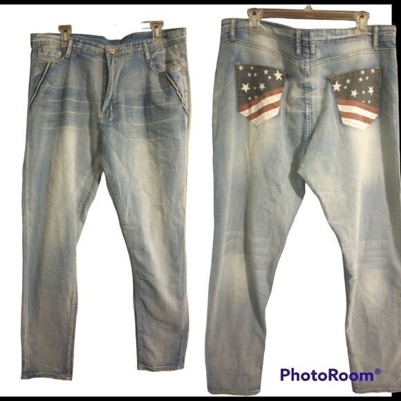 Light wash jeans with American flag back pocket - Picture 1 of 9